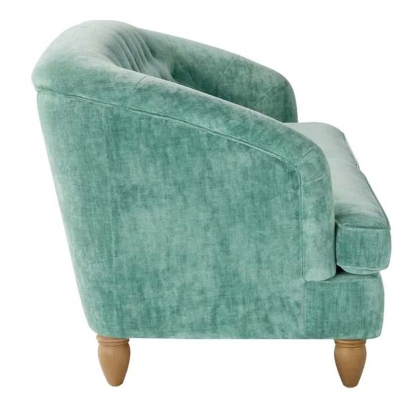 VELVET TUFTED SOFA – LUXURY LOOK!