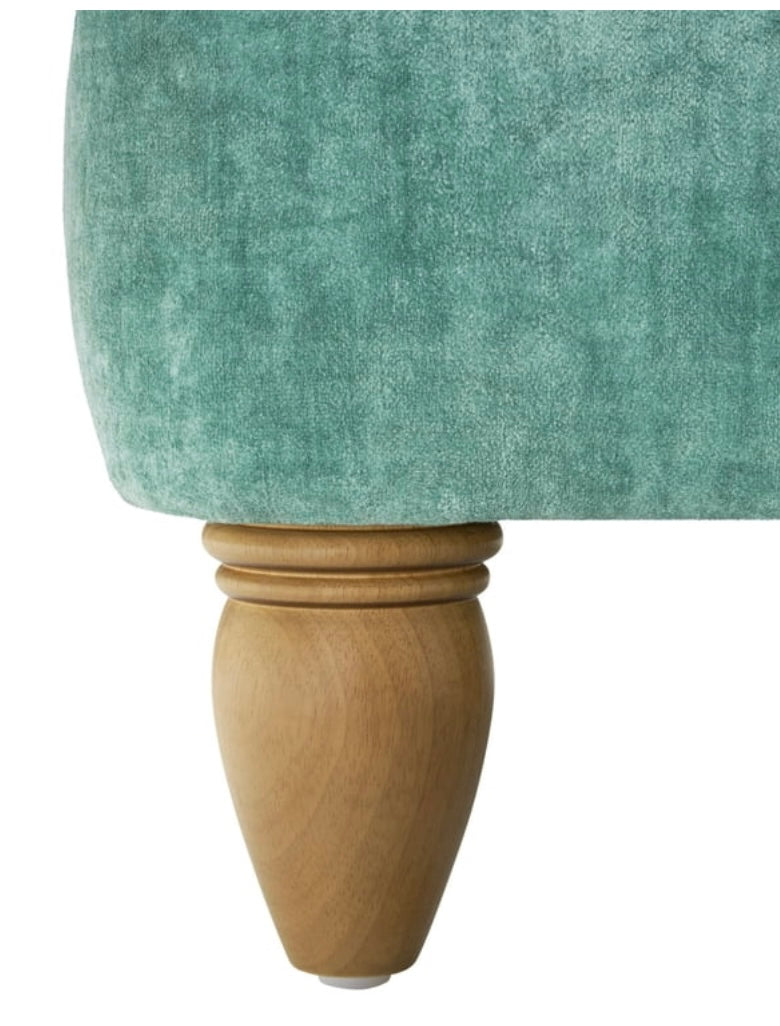 VELVET TUFTED SOFA – LUXURY LOOK!