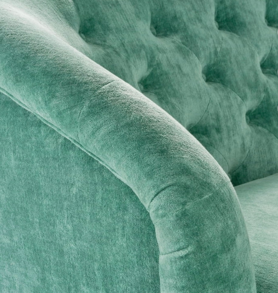 VELVET TUFTED SOFA – LUXURY LOOK!